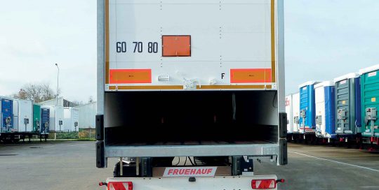 Fruehauf-fourgon-messagerie-porte-relevante